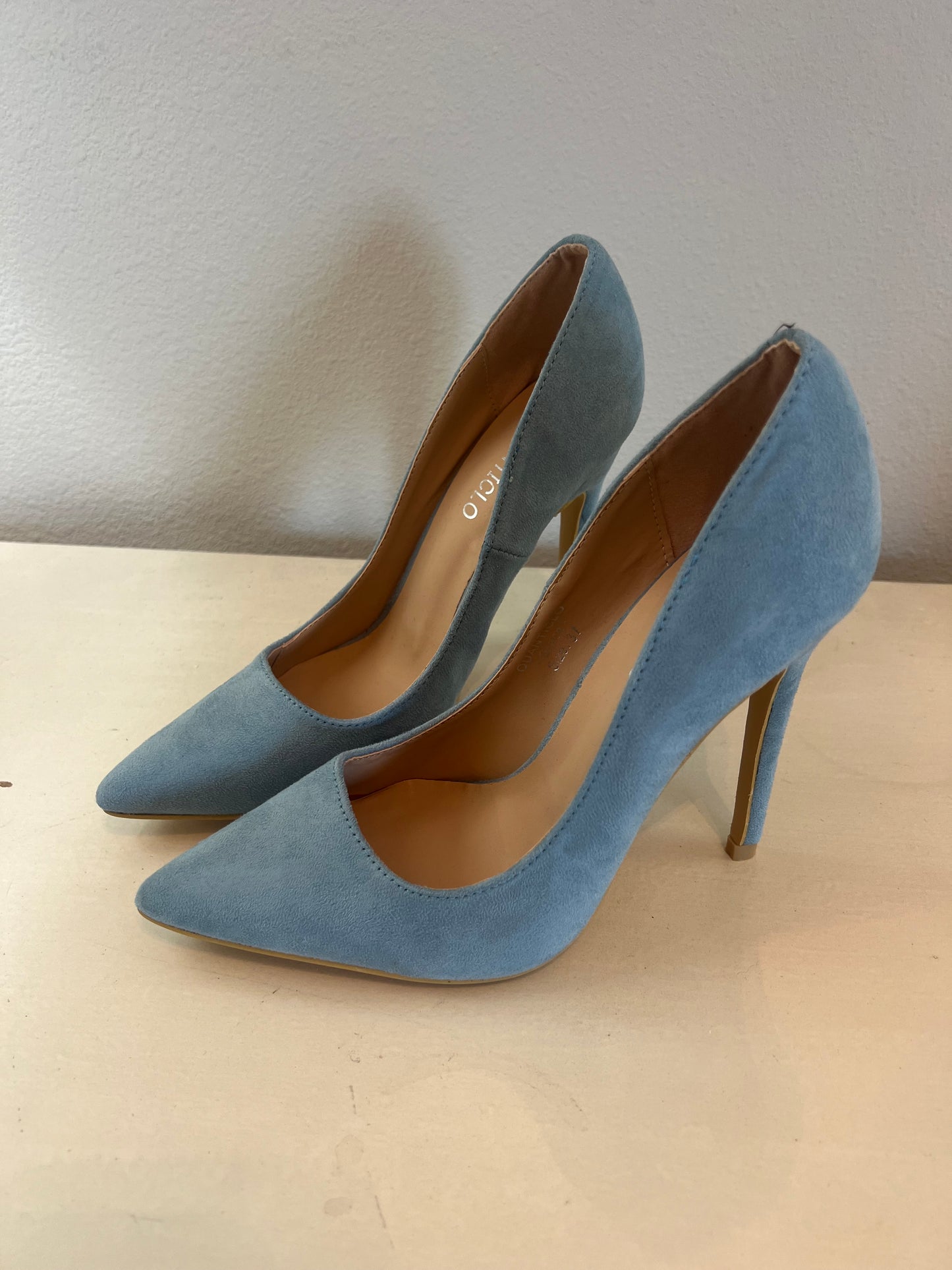 Women’s Blue Faux Suede Heels Size 6