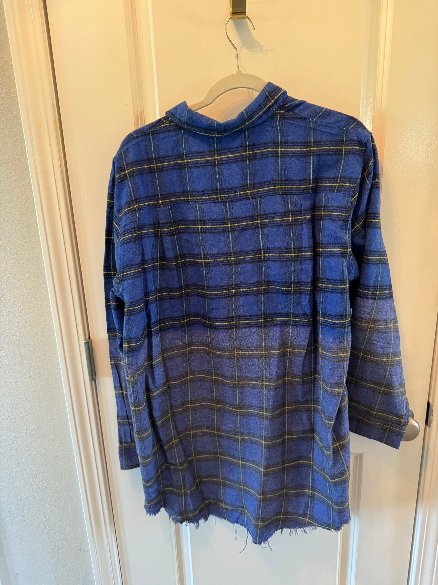 Women’s Plaid Button Up Size Large