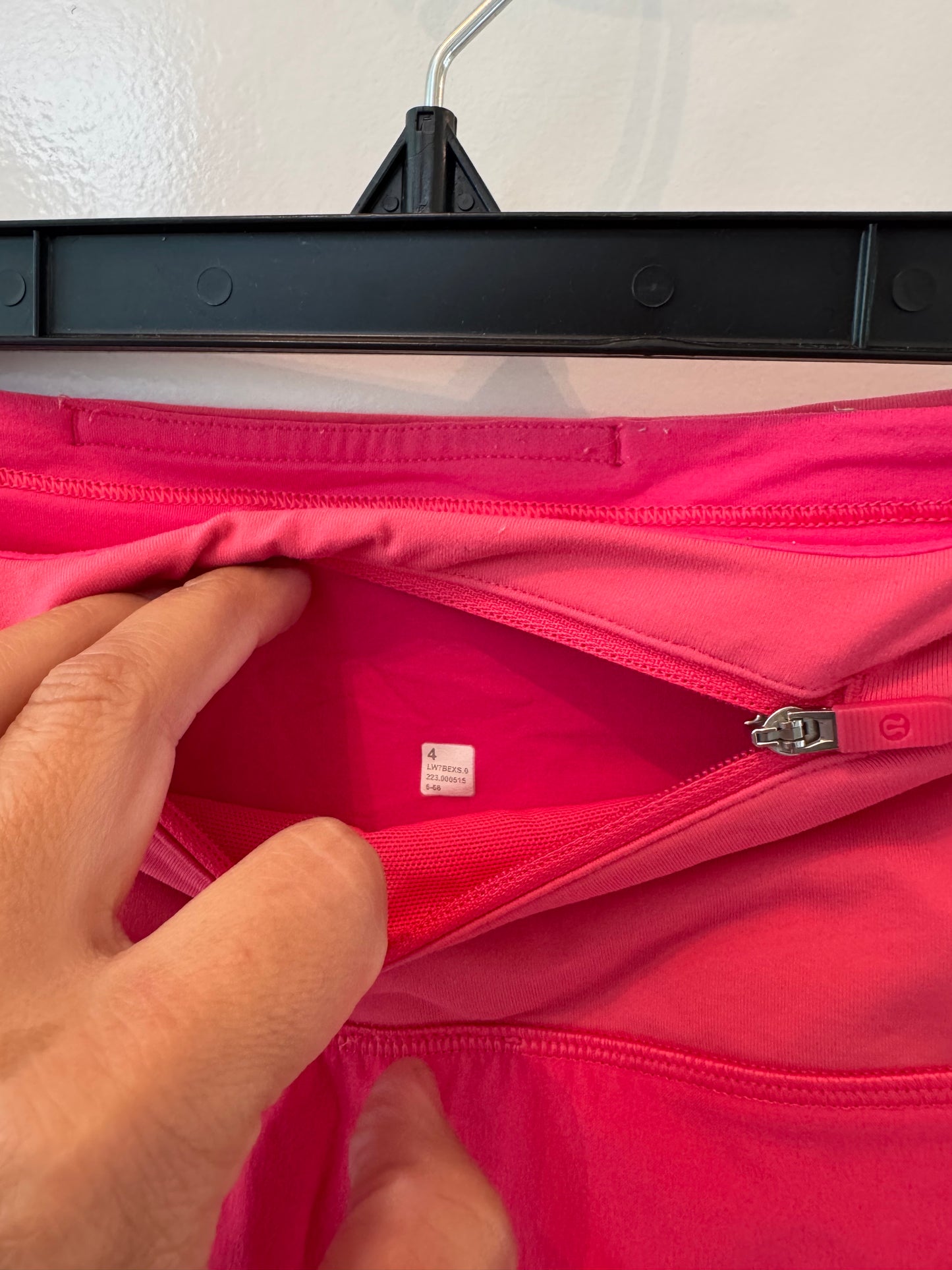Lululemon Active Shorts Women’s Size 4 Hot Pink