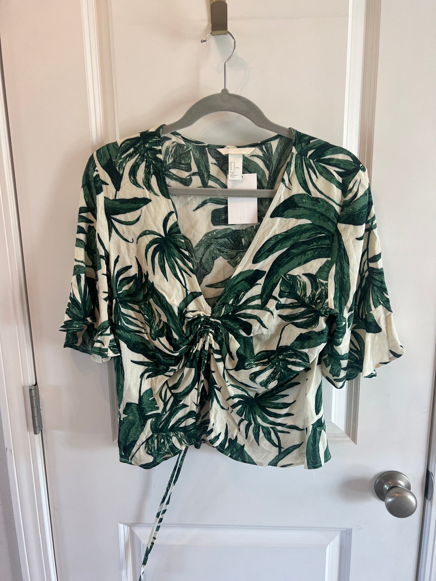 H&M Tropical Palm Print Cropped Top Women’s Size 10 Medium Cream Green