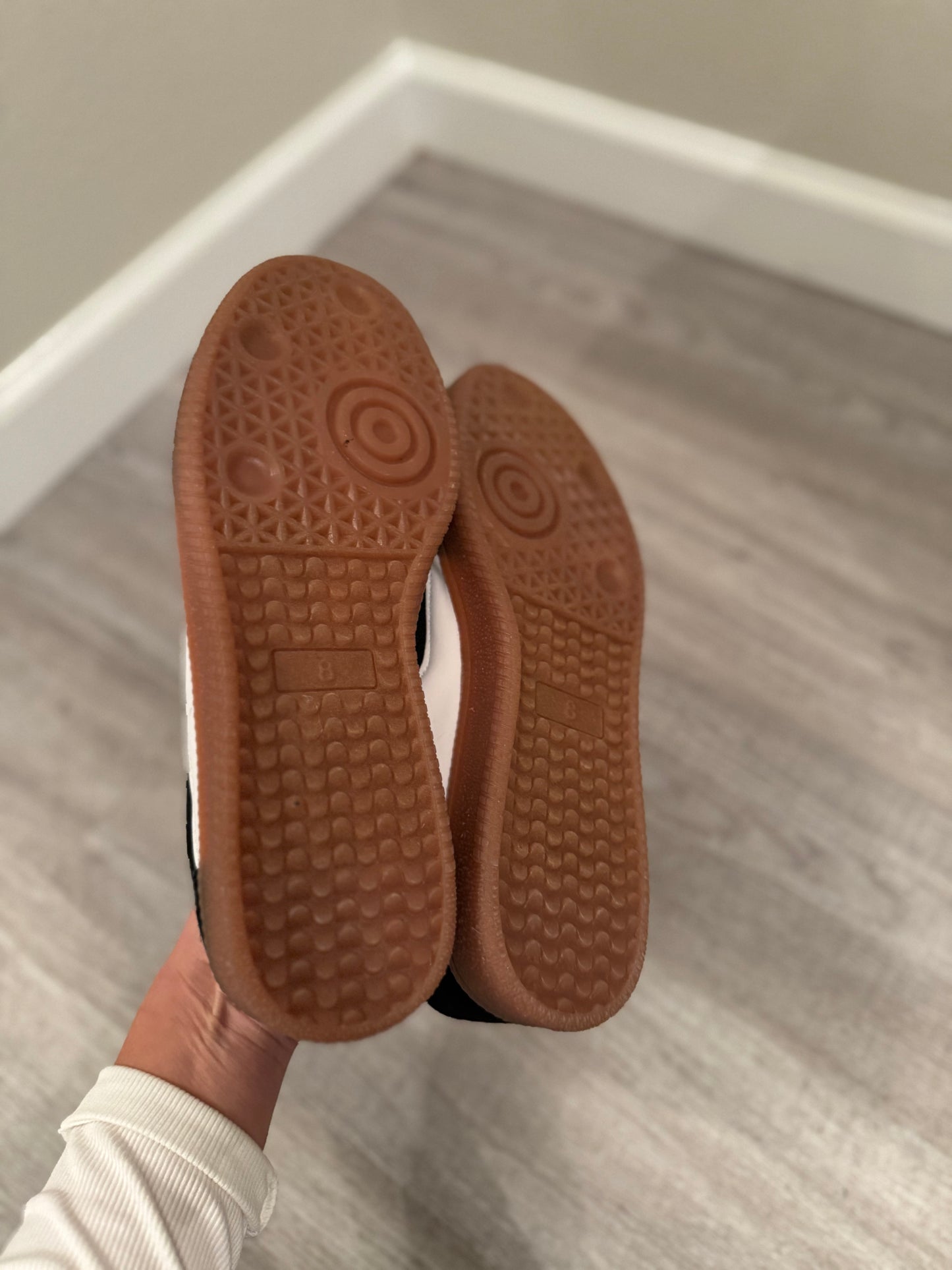 Retro Sneakers Women’s 8