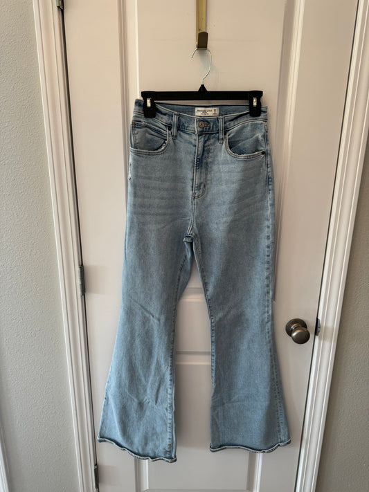 Abercrombie & Fitch Ultra High Rise Flare Jeans Women’s 6/28 Reg