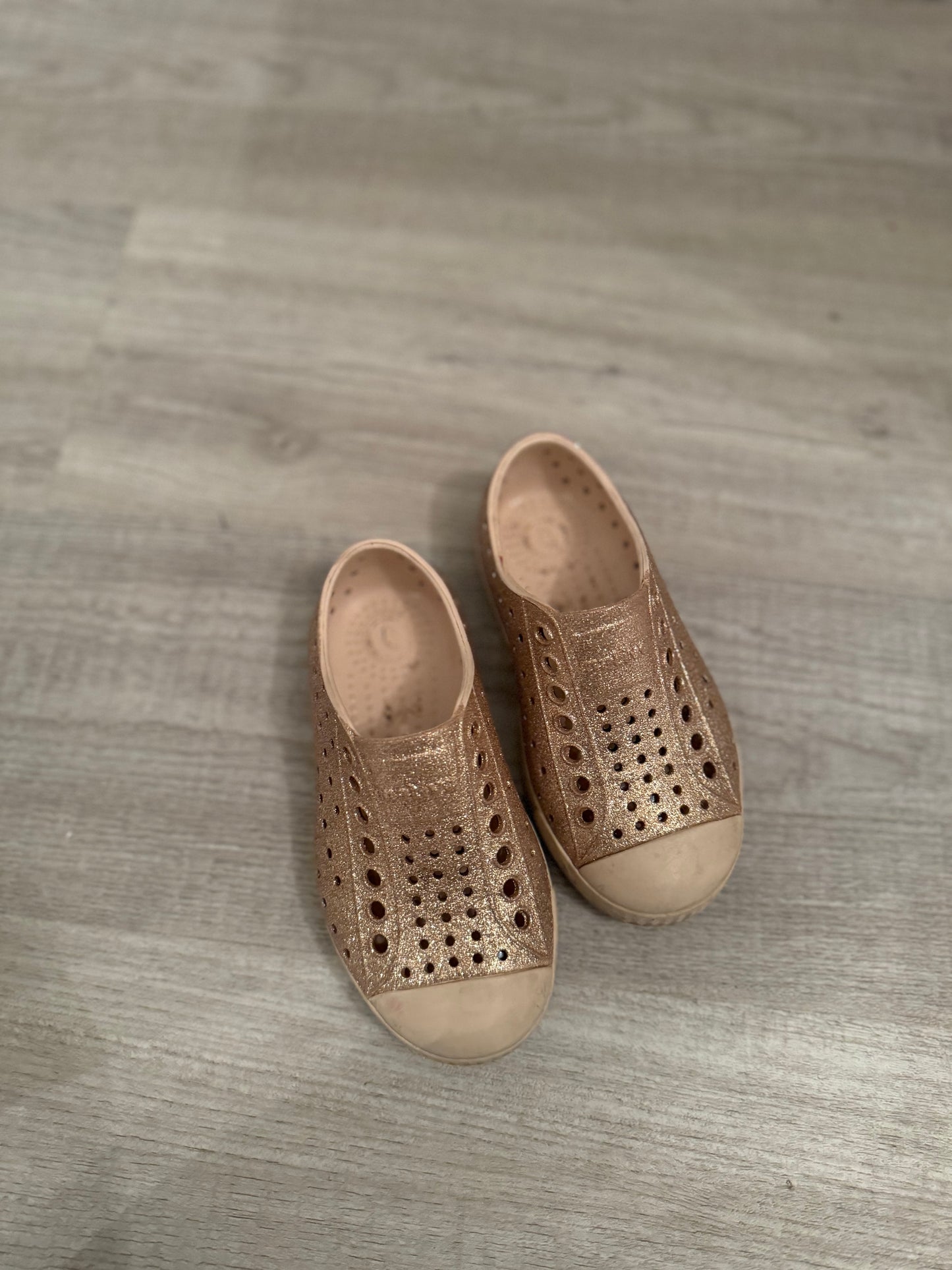 Native Jefferson Slip Ons Toddler Size 8 Metallic Gold