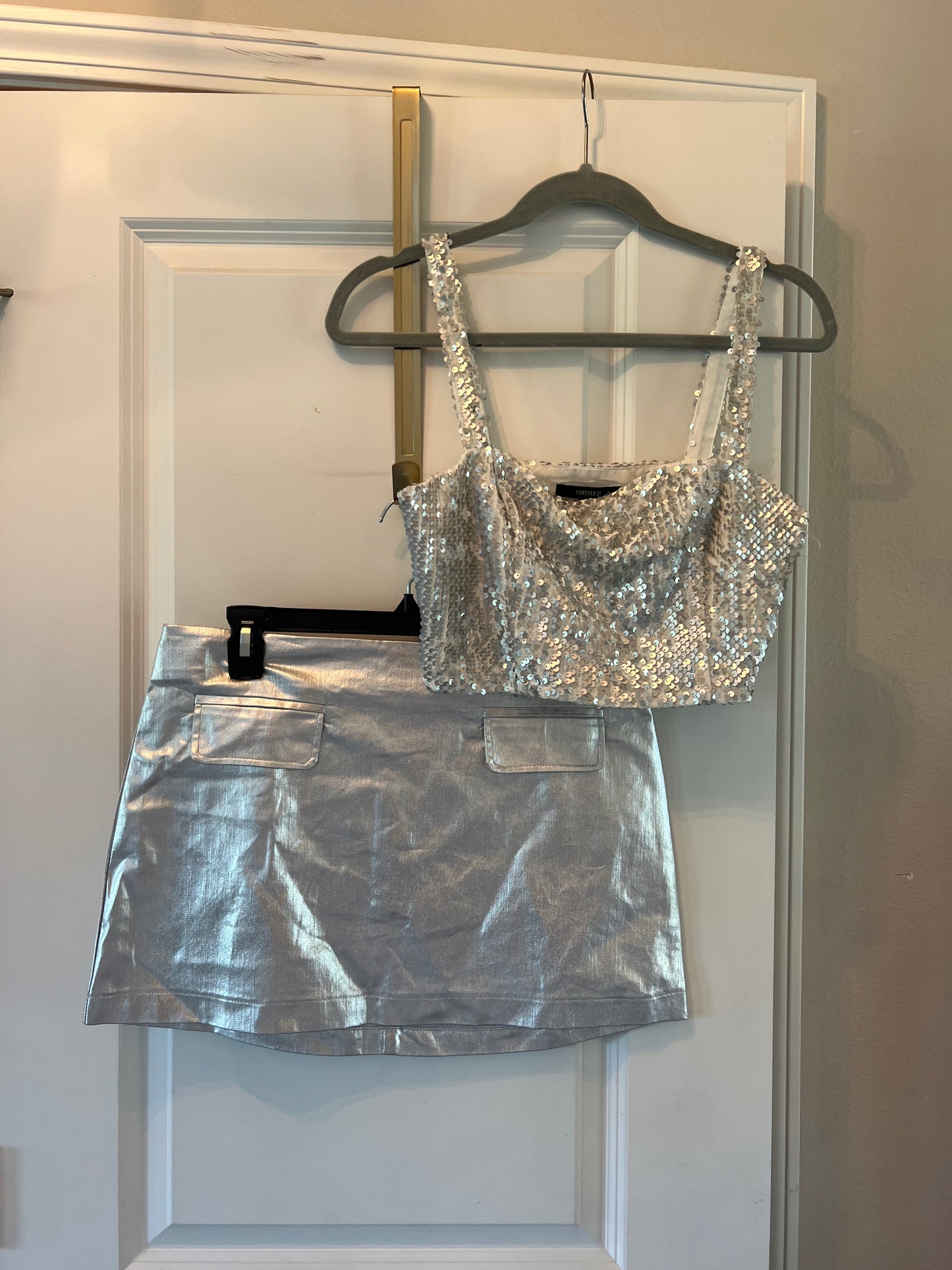 Metallic Set Women’s Size Medium/Large Silver