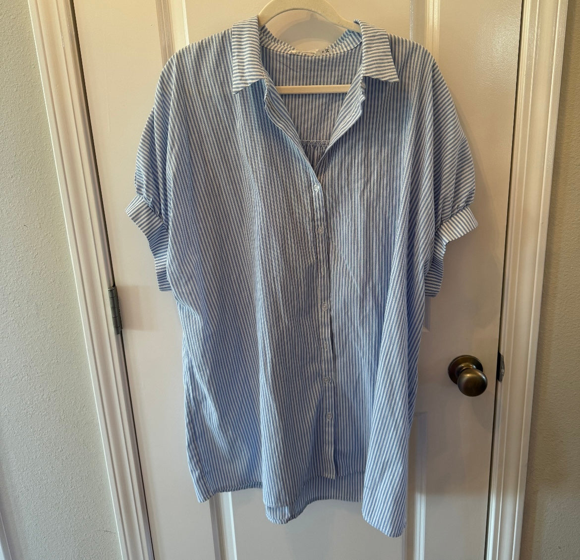 Stripe Button Front Short Sleeve Shirt Women’s Size Medium Blue White