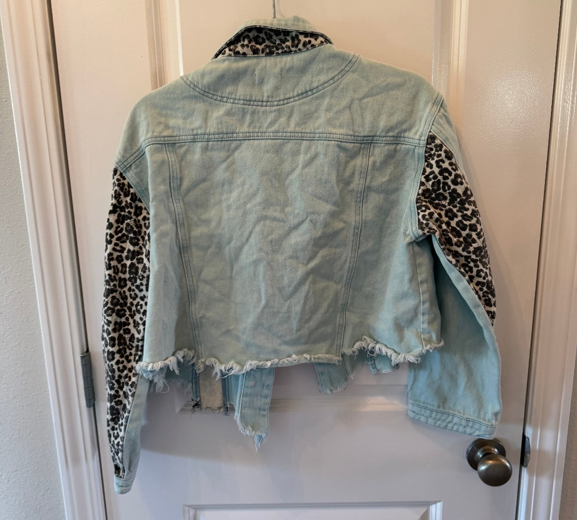 POL Distressed Raw Hem Jean Jacket w Leopard Patchwork Women’s Size Small Light Wash