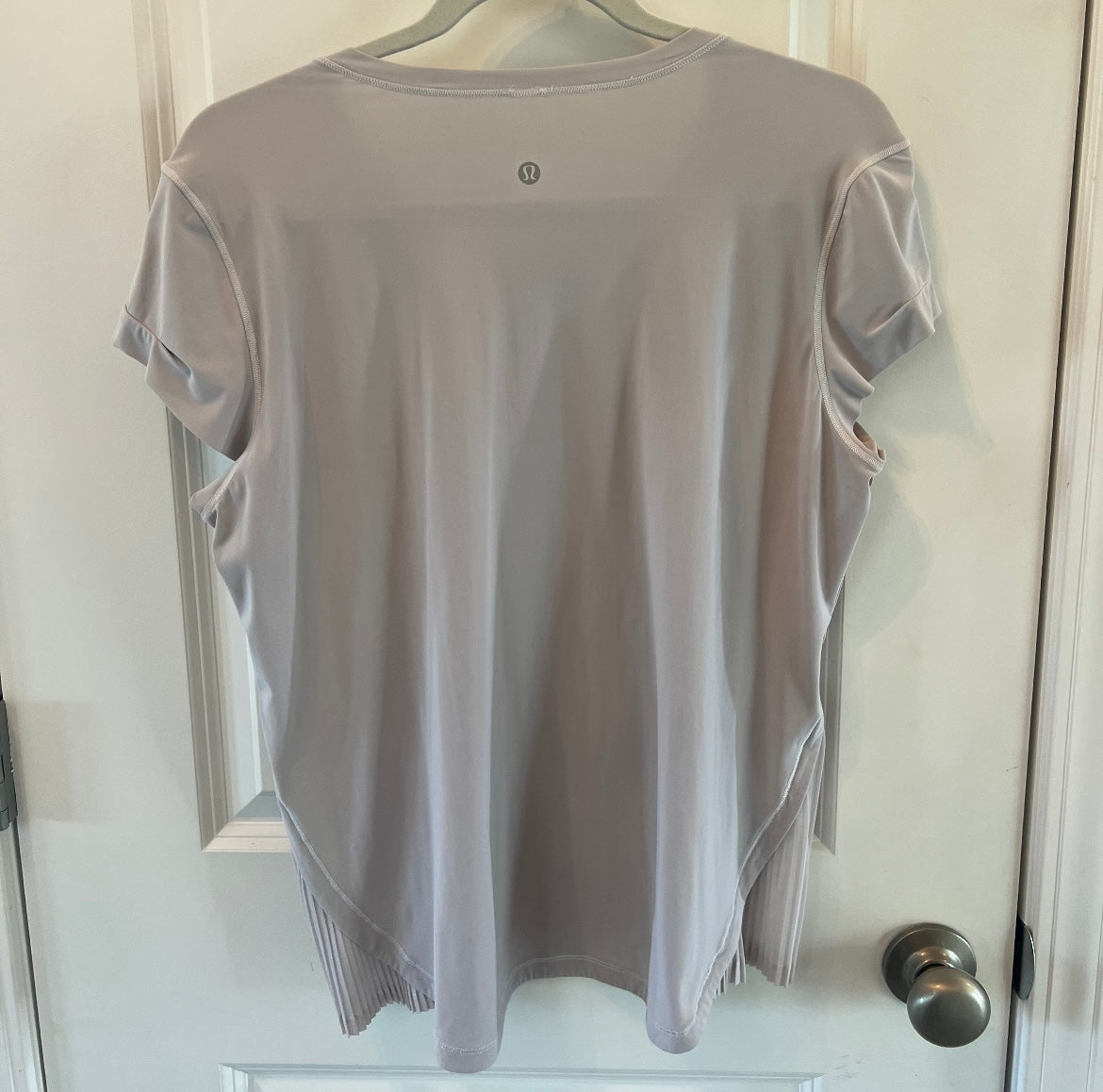 Lululemon Scoop Neck Short Sleeve Active Top
Women's Size 8 (Medium) Light Gray