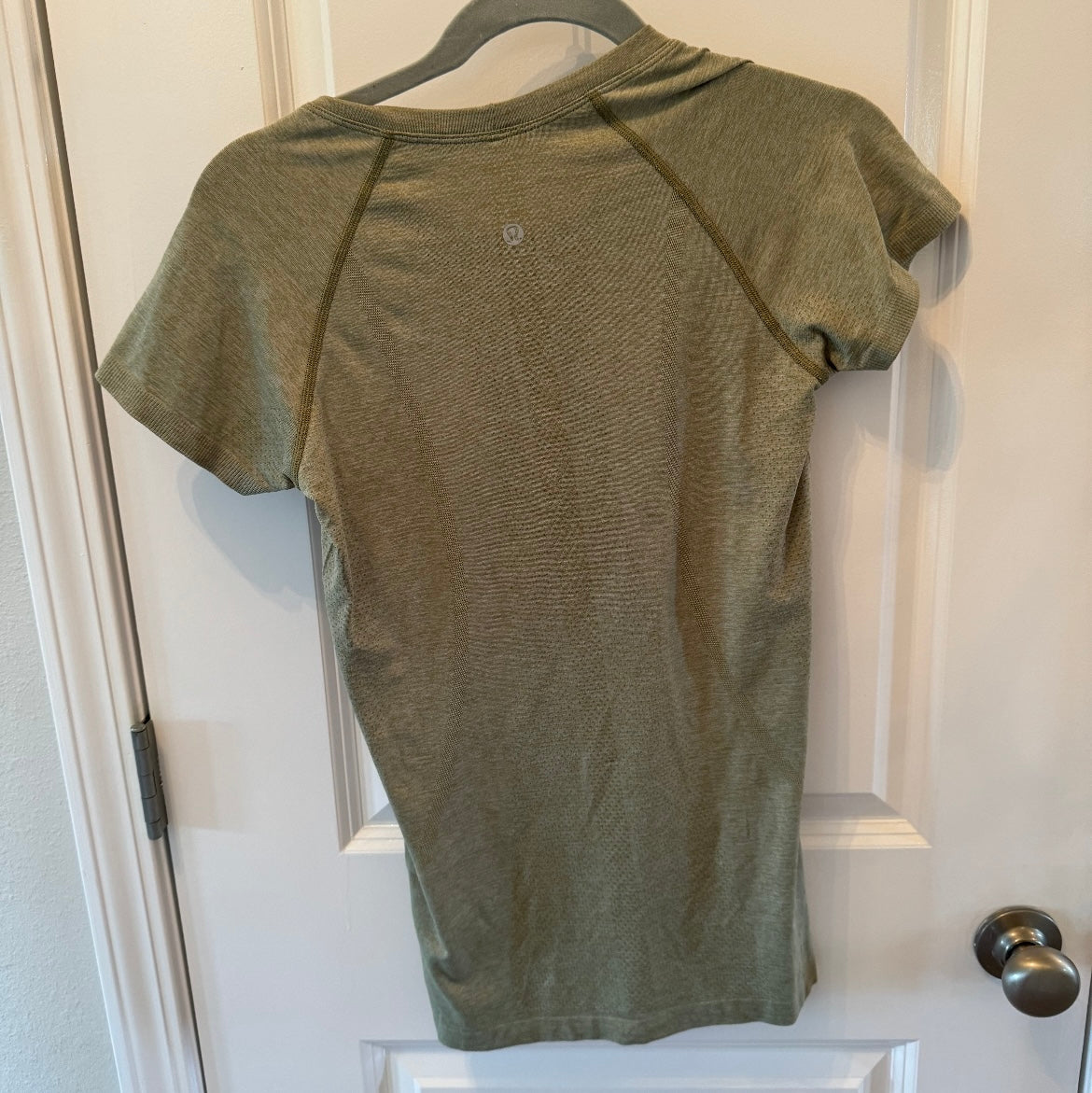 Lululemon Swiftly Tech Short Sleeve 2.0 Top Women’s Size 6 Rosemary Green