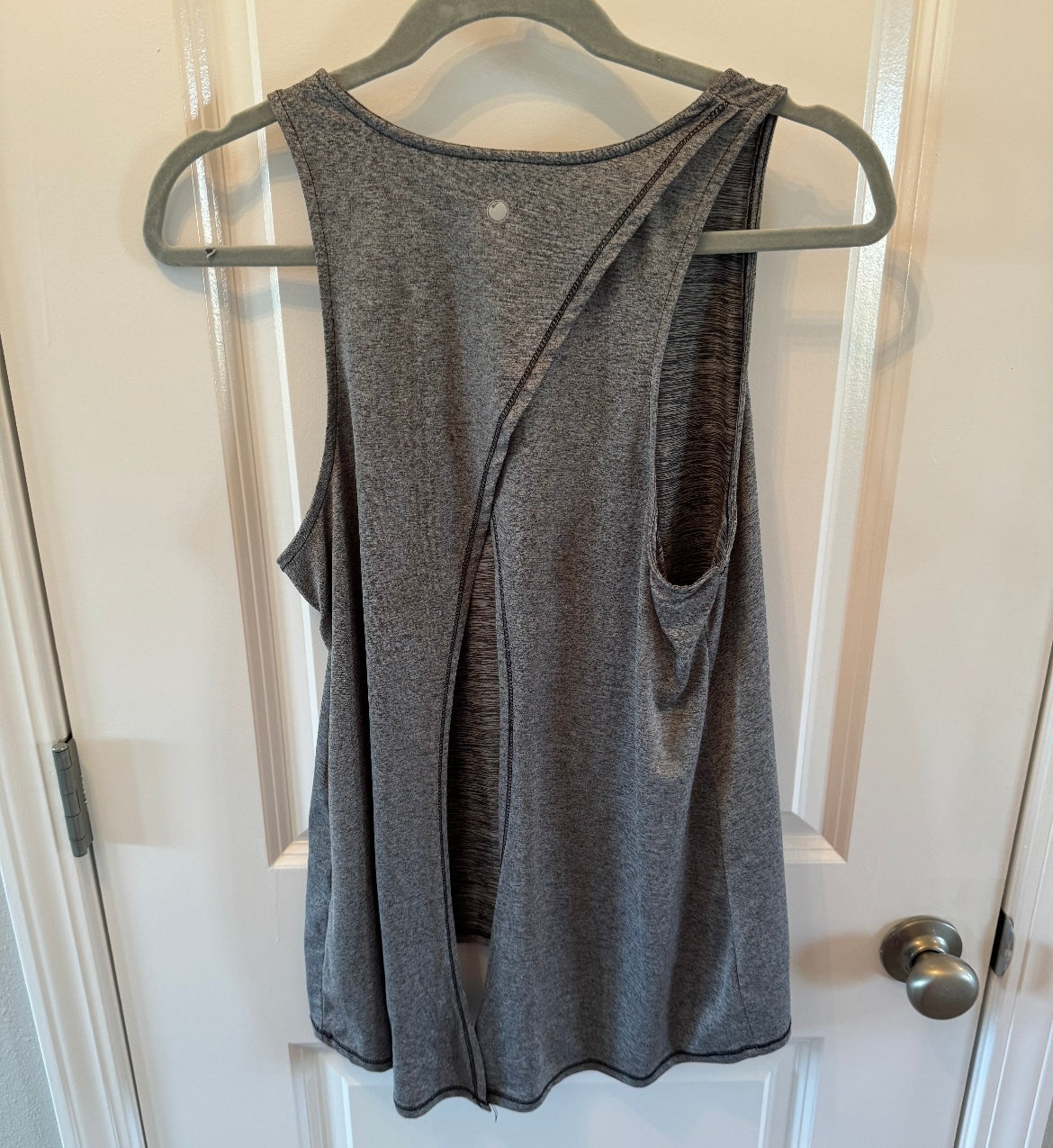 Yogalicious Split Back Active Tank Women’s Size Medium Heather Gray