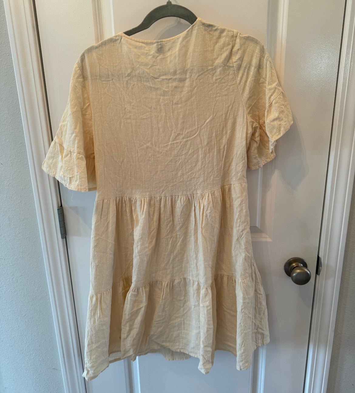 Tiered VNeck Short Sleeve Oversized Dress Women’s Size Medium Beige