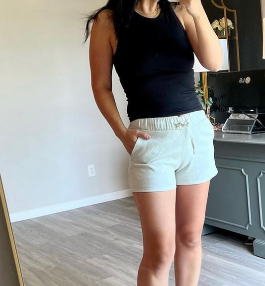 Lululemon On The Fly Short 2.5” Women’s Size 6 (Small) Dark Chrome