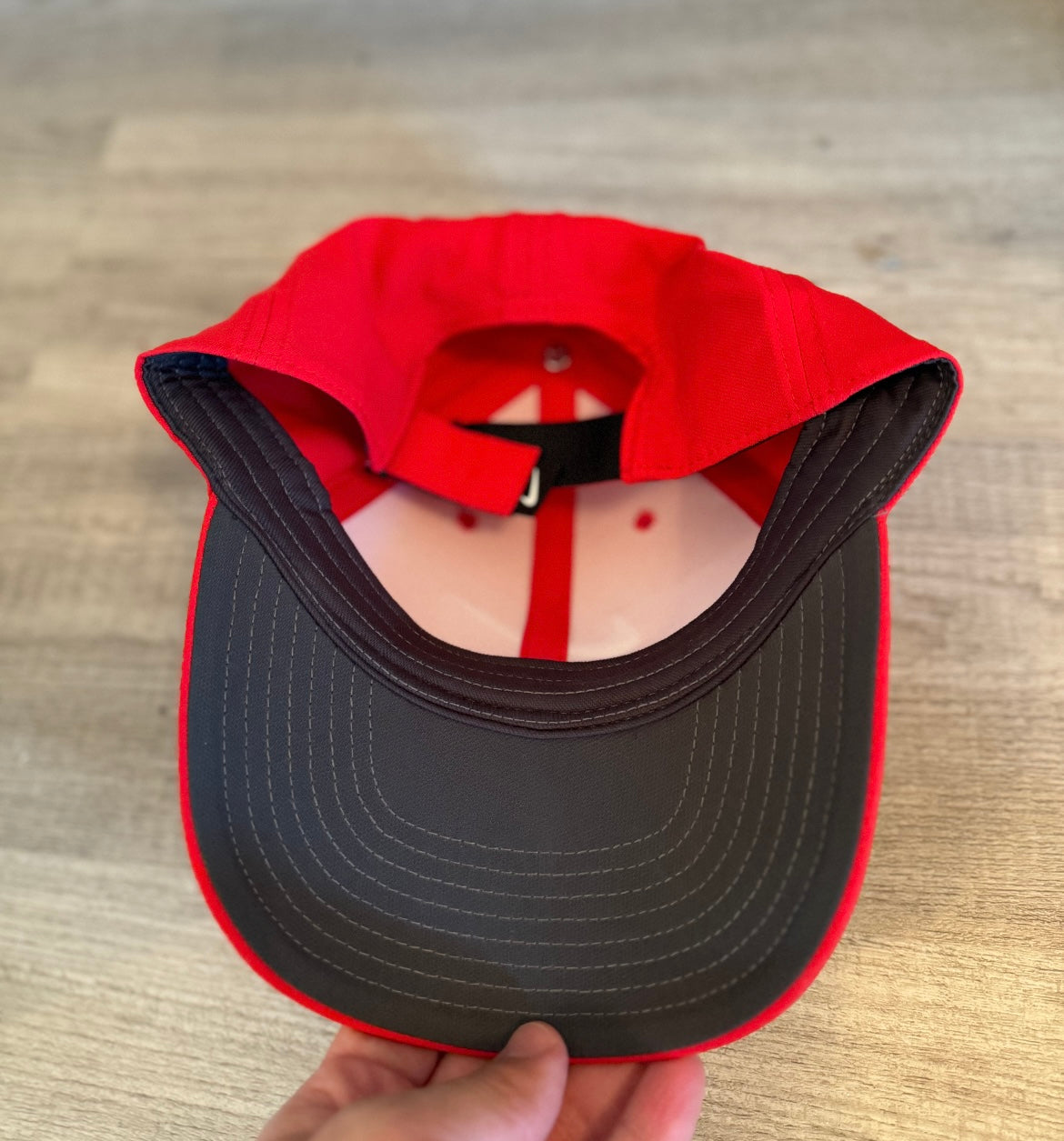 Nike Embroidered Logo Women’s Hat Red