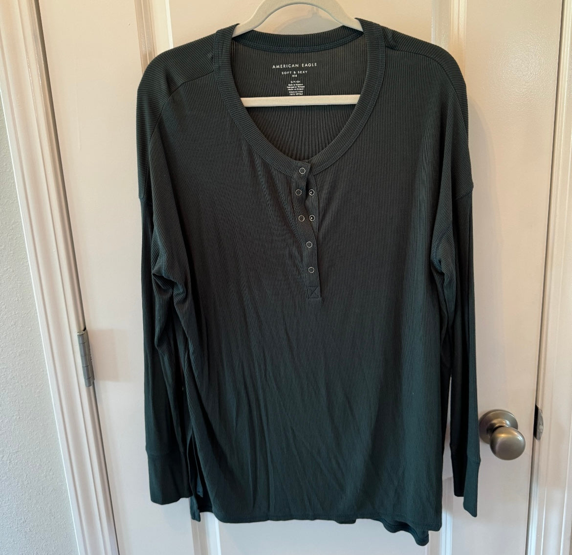 American Eagle Soft & Sexy Rib Long Sleeve Henley Women’s Size Small Dark Green