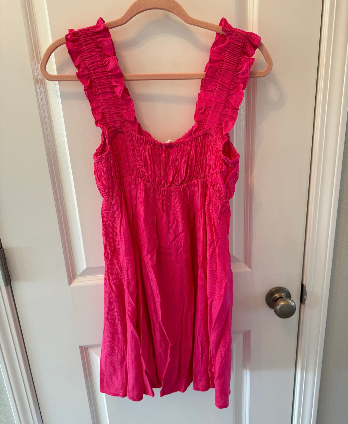 Crinkle Mini Dress w Ruffles Women’s Size Small Fuchsia