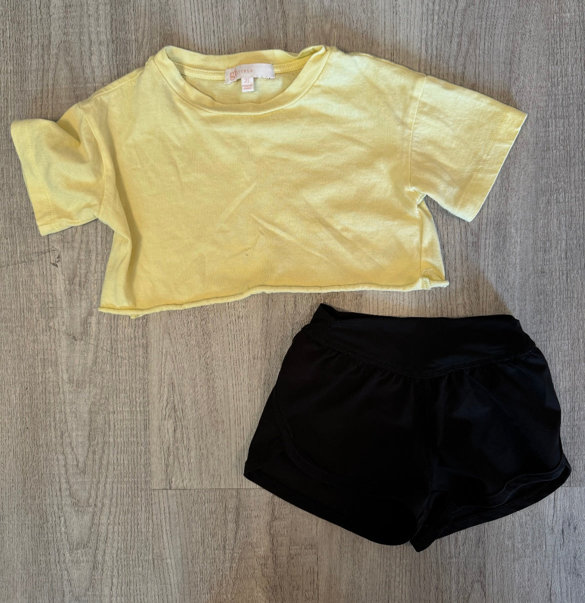 Short Sleeve Tee & Knit Shorts Set Toddler Girl Size 2T Yellow Black