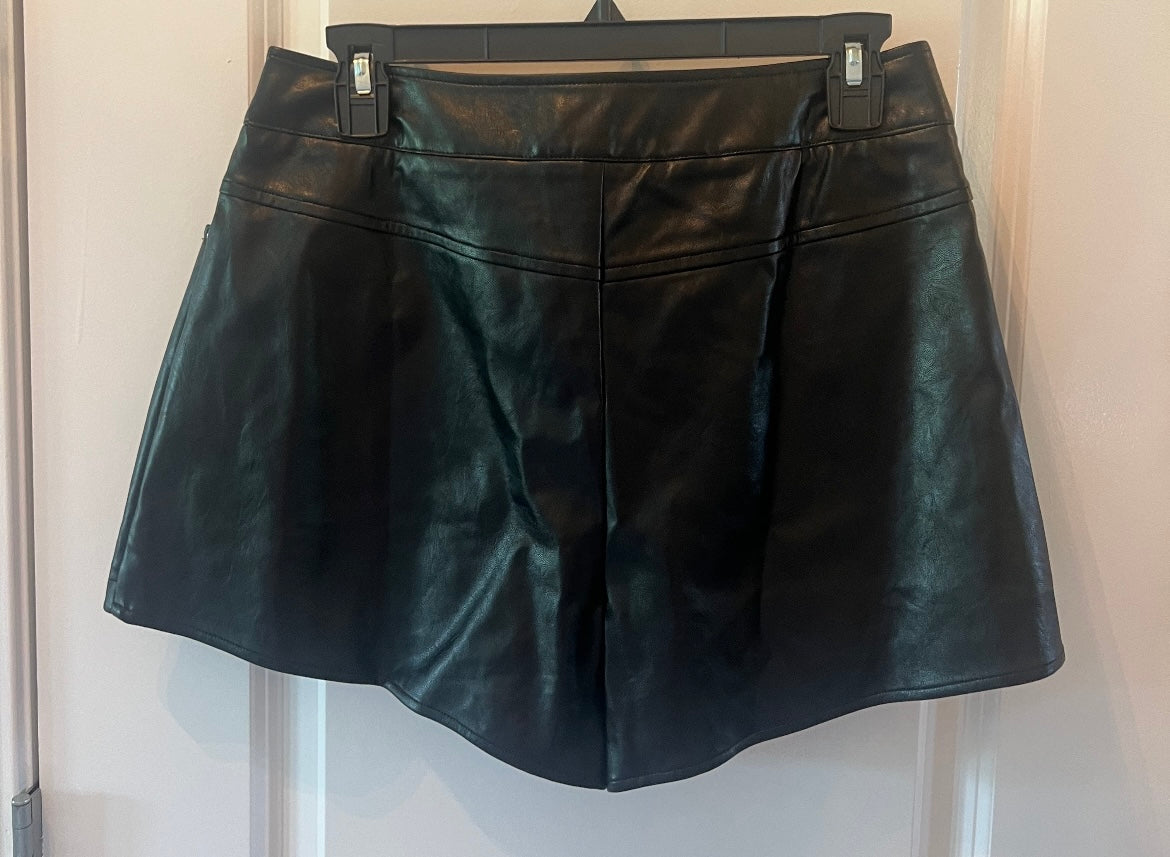 Venus Studded Faux Leather Skort Women’s Size 8 Black