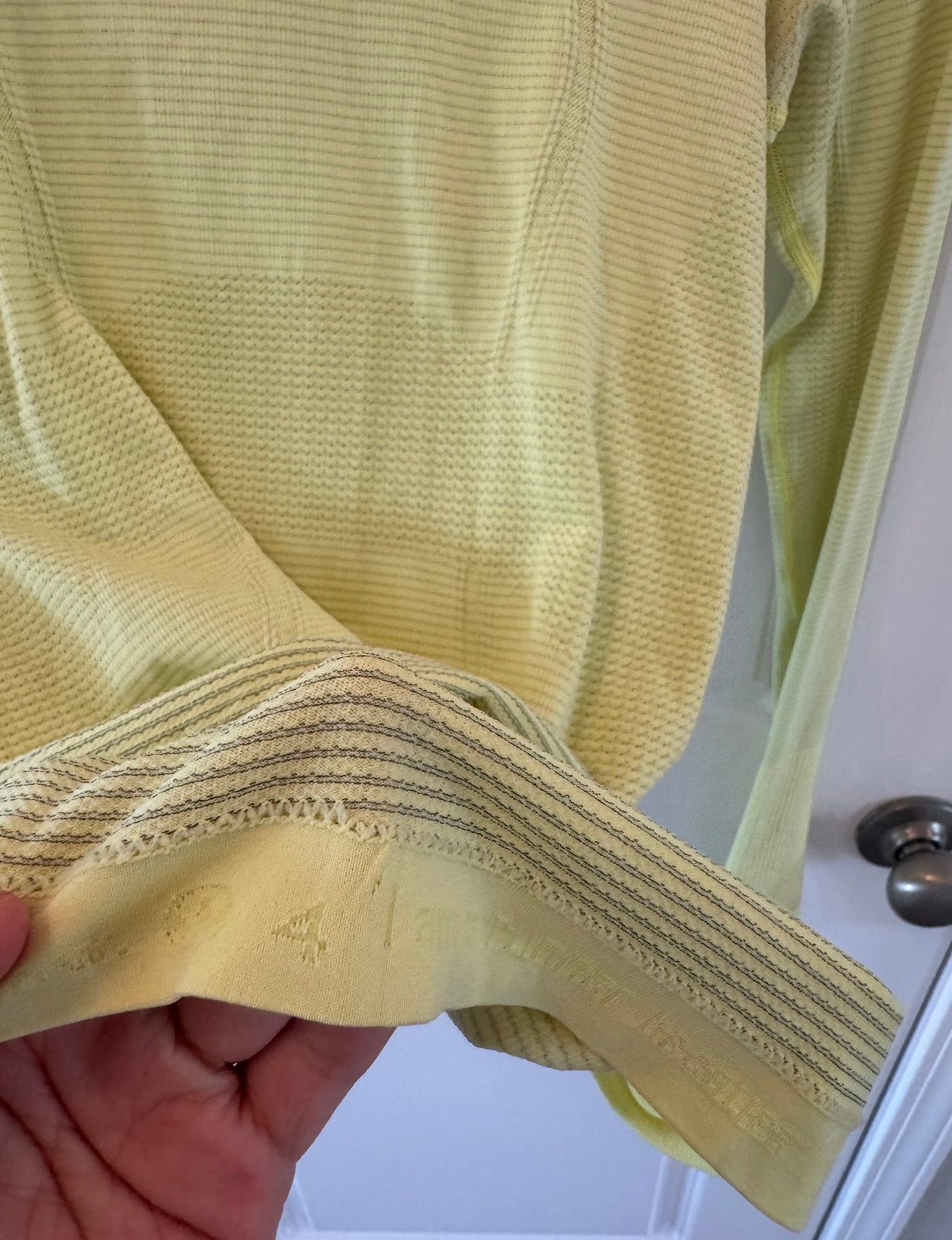 Lululemon Swiftly Top Women’s Size 4 Pastel Yellow