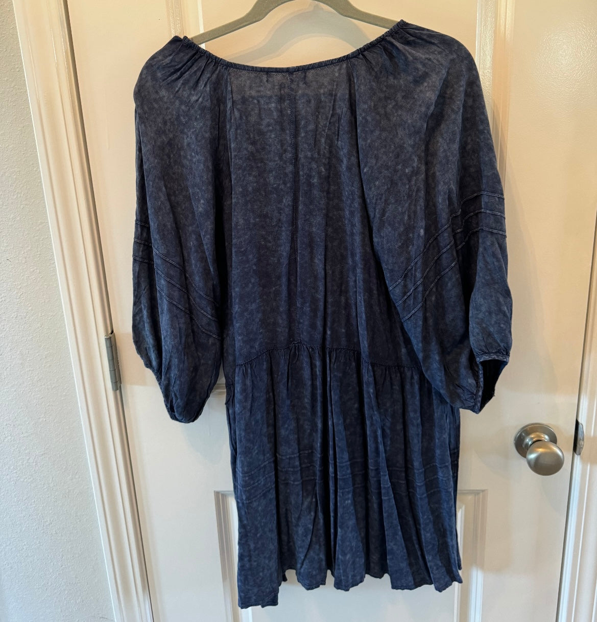 Mustard Seed VNeck Chambray Dress Women’s Size Medium Navy