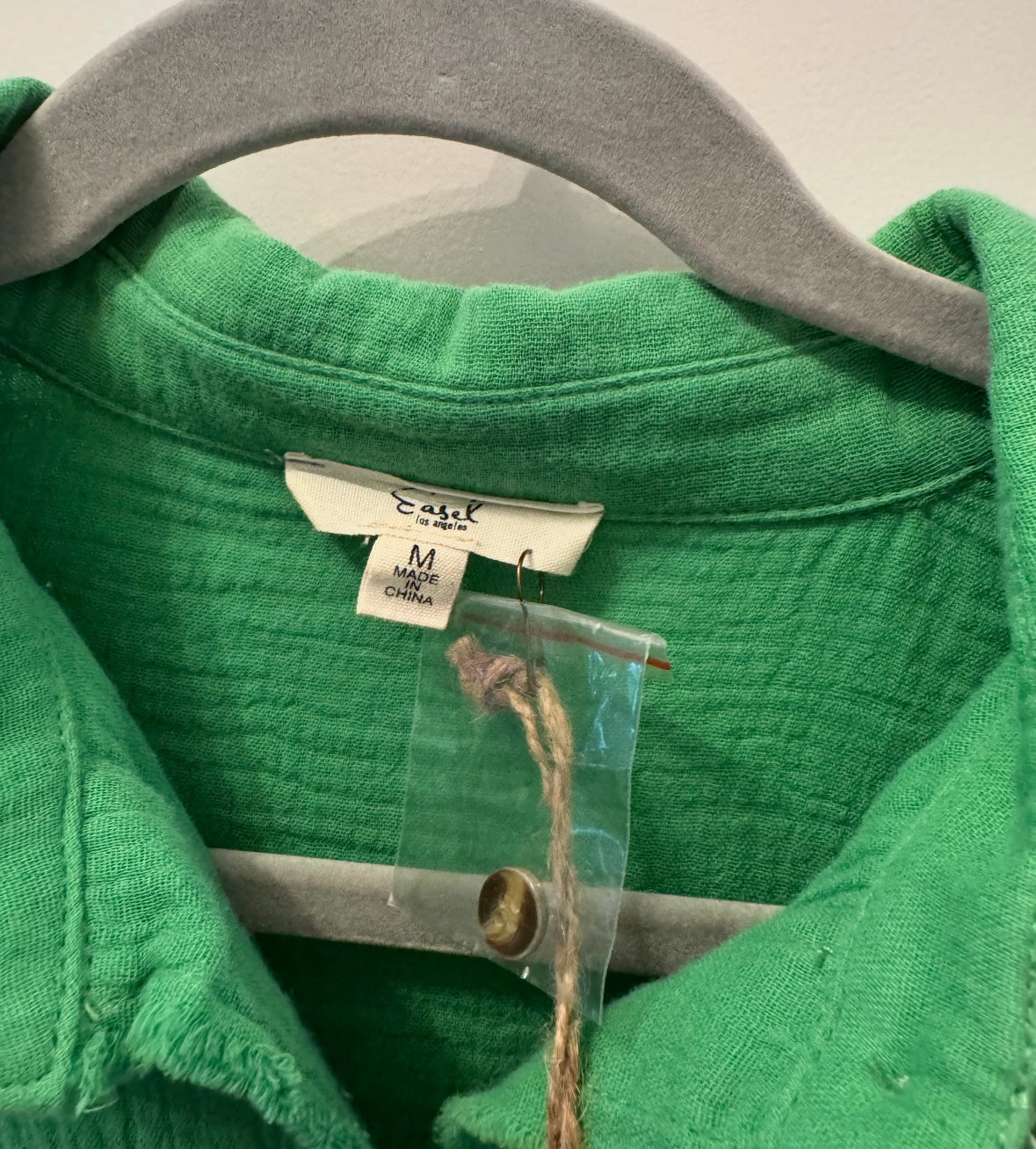 Easel Top Women’s Medium Green NWT