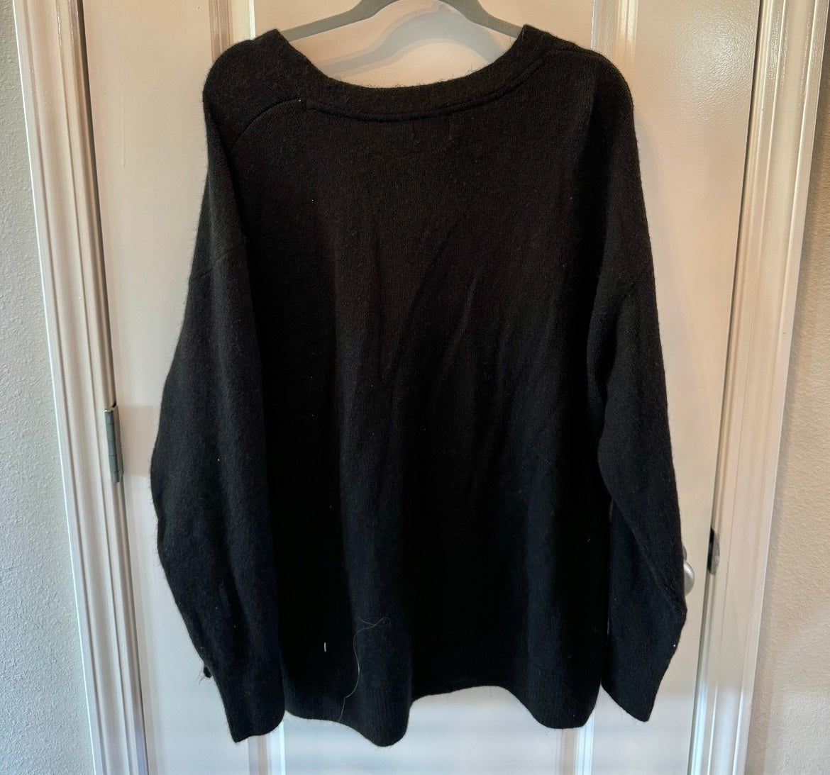 H&M VNeck Tunic Sweater Women’s Size Large Solid Black