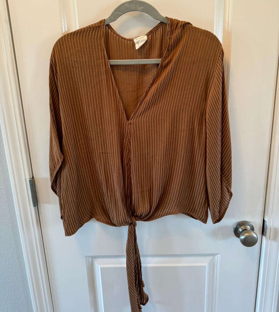 By Together Stripe VNeck Tie Front Top Women’s Size Large Brown