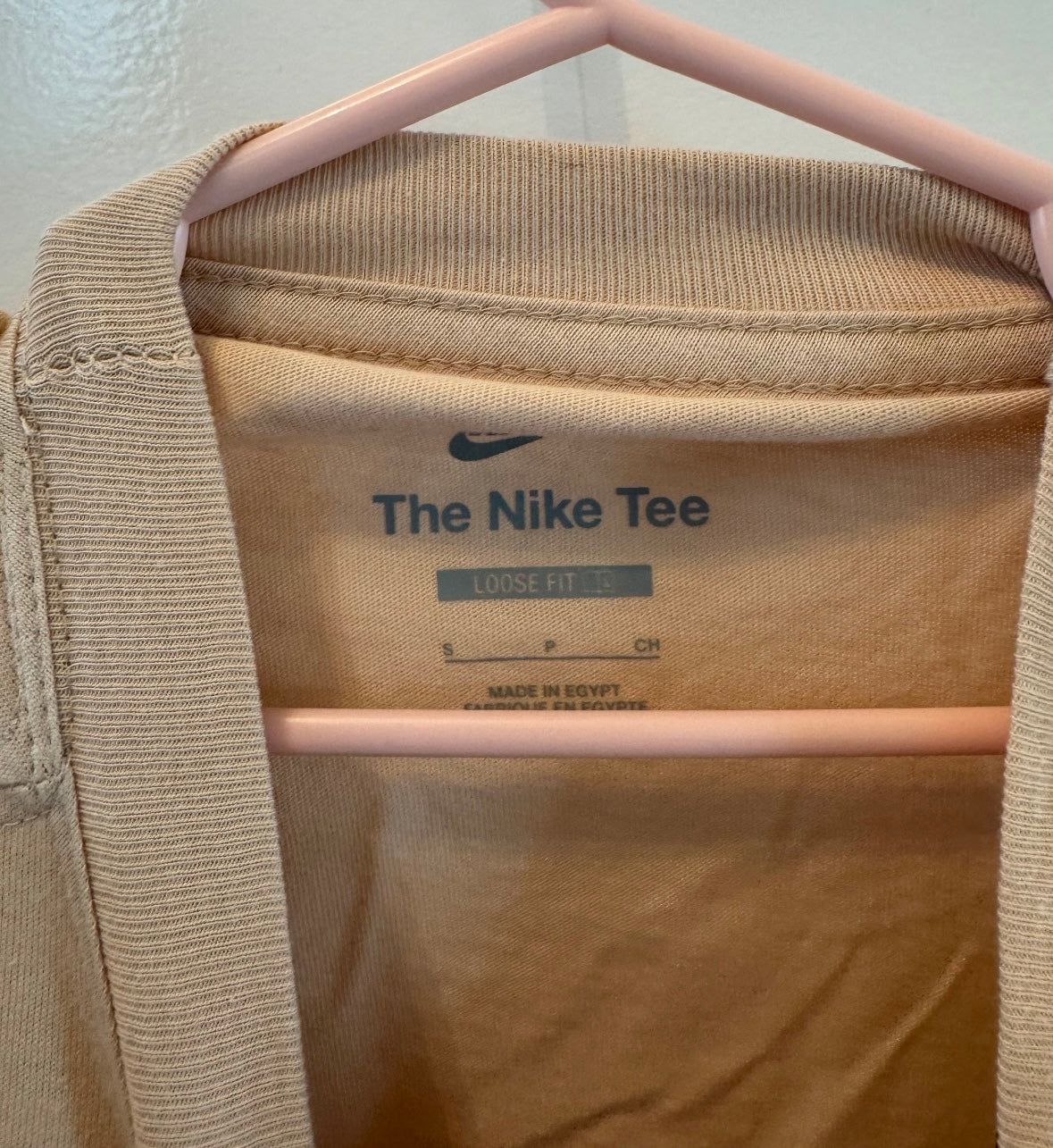 Nike Essential Boyfriend Tee Women’s Size Small Beige NWT