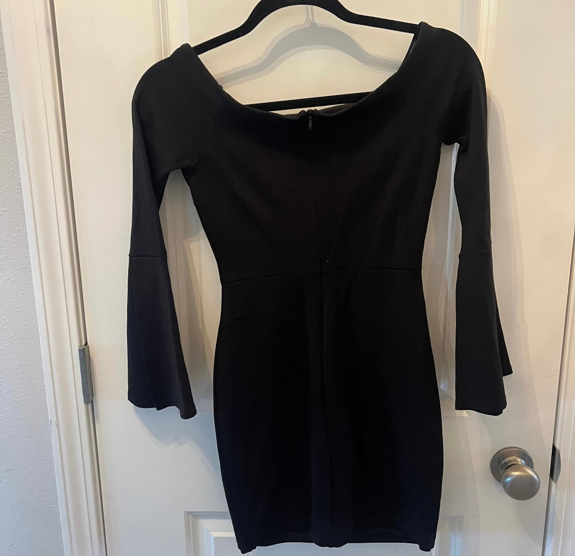 Lulus All She Wants Black Off-the-Shoulder Midi Dress Women’s Size XS 0-2 Black