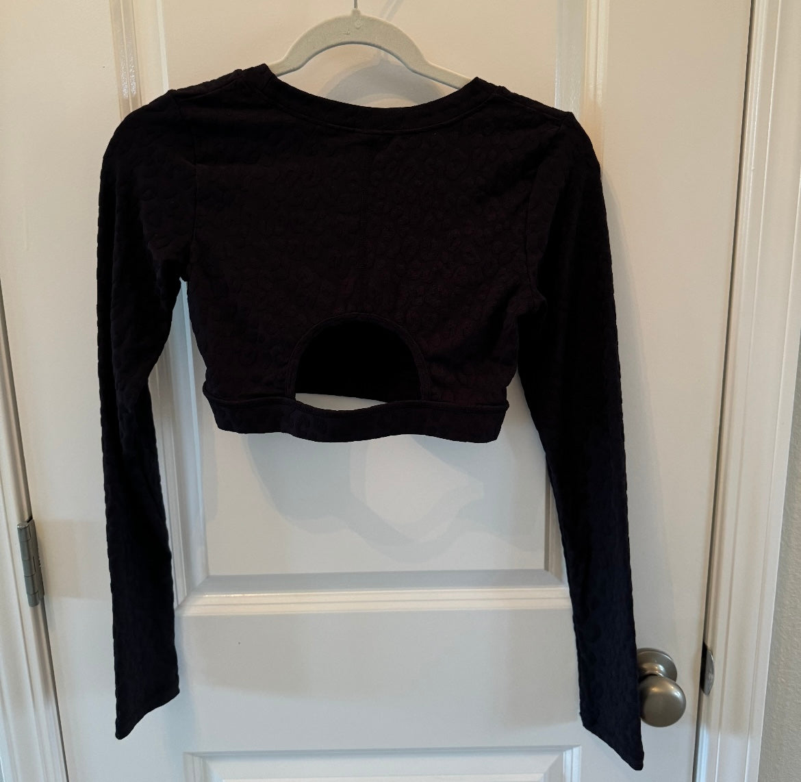 Mono B Cropped Long Sleeve Active Top Women’s Size Small Black