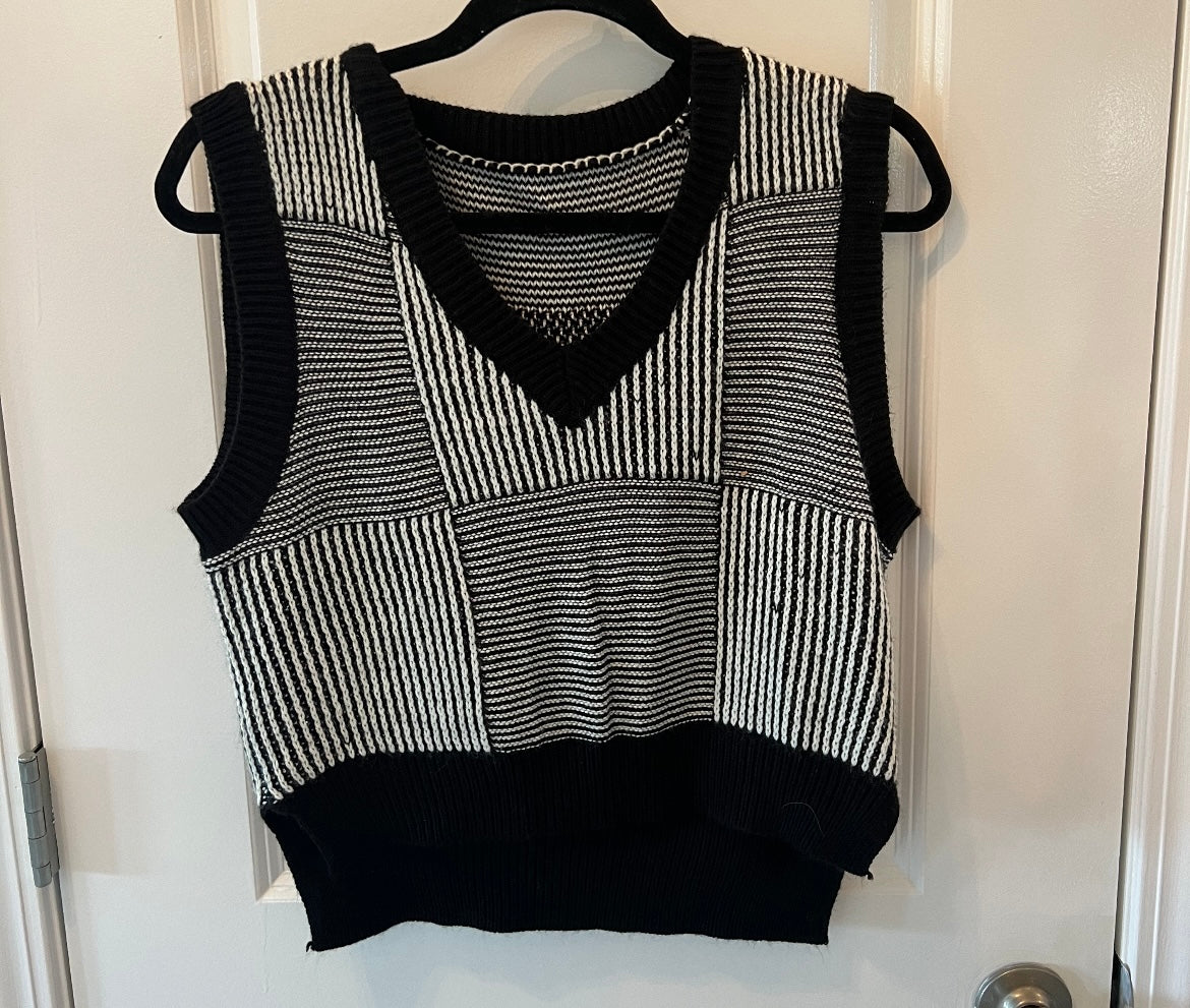 Checkerboard Print Knit Sweater Vest Women’s Size Small Black