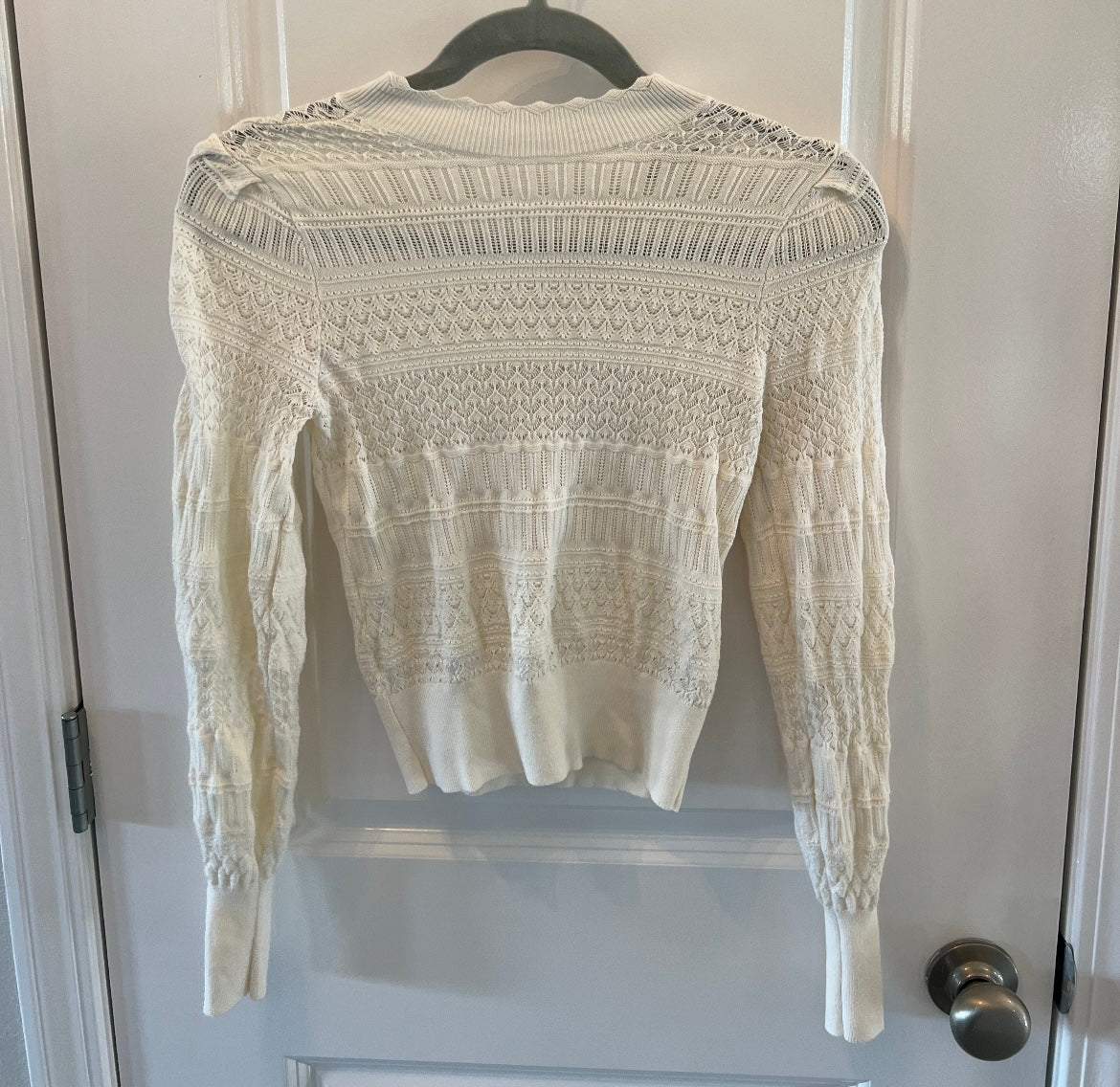 Abercrombie & Fitch Long Sleeve VNeck Knit Top Women’s Size XS Ivory