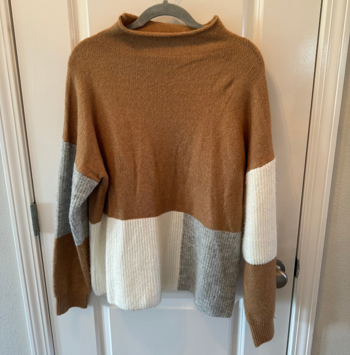 Vici Colorblock Mock Neck Sweater Women’s Size Medium Brown