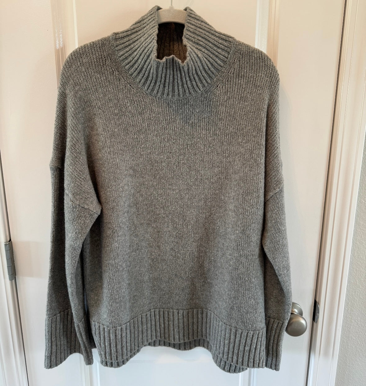 Abercrombie & Fitch Sweater Women’s Medium