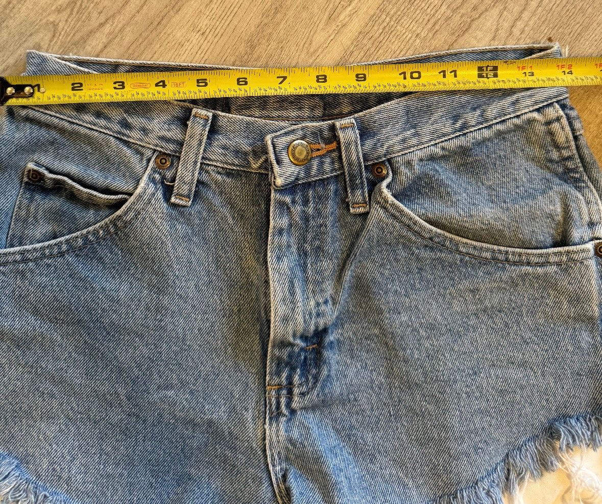 Levi’s Cutoff Denim Shorts Women’s Size 26/2