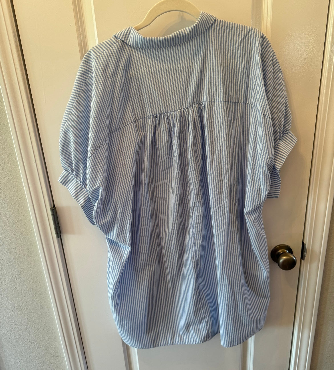 Stripe Button Front Short Sleeve Shirt Women’s Size Medium Blue White