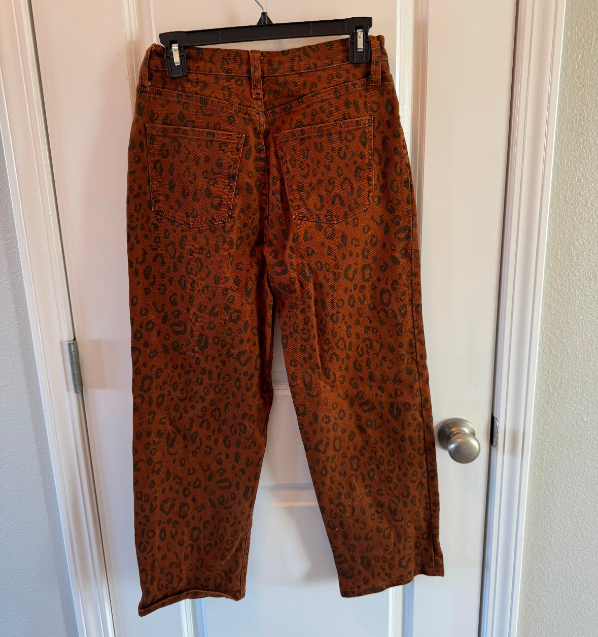 Universal Thread Vintage Straight Jeans Women’s Size 4/27 Reg Leopard