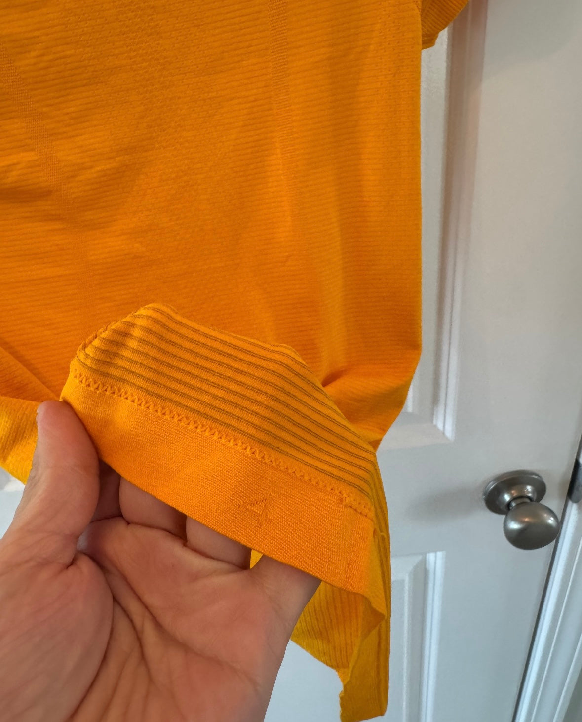 Lululemon Swiftly Tee Women’s Size 4 Orange