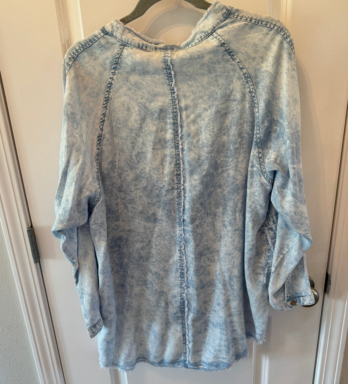 Acid Wash Button Front Denim Top Women’s Size Medium