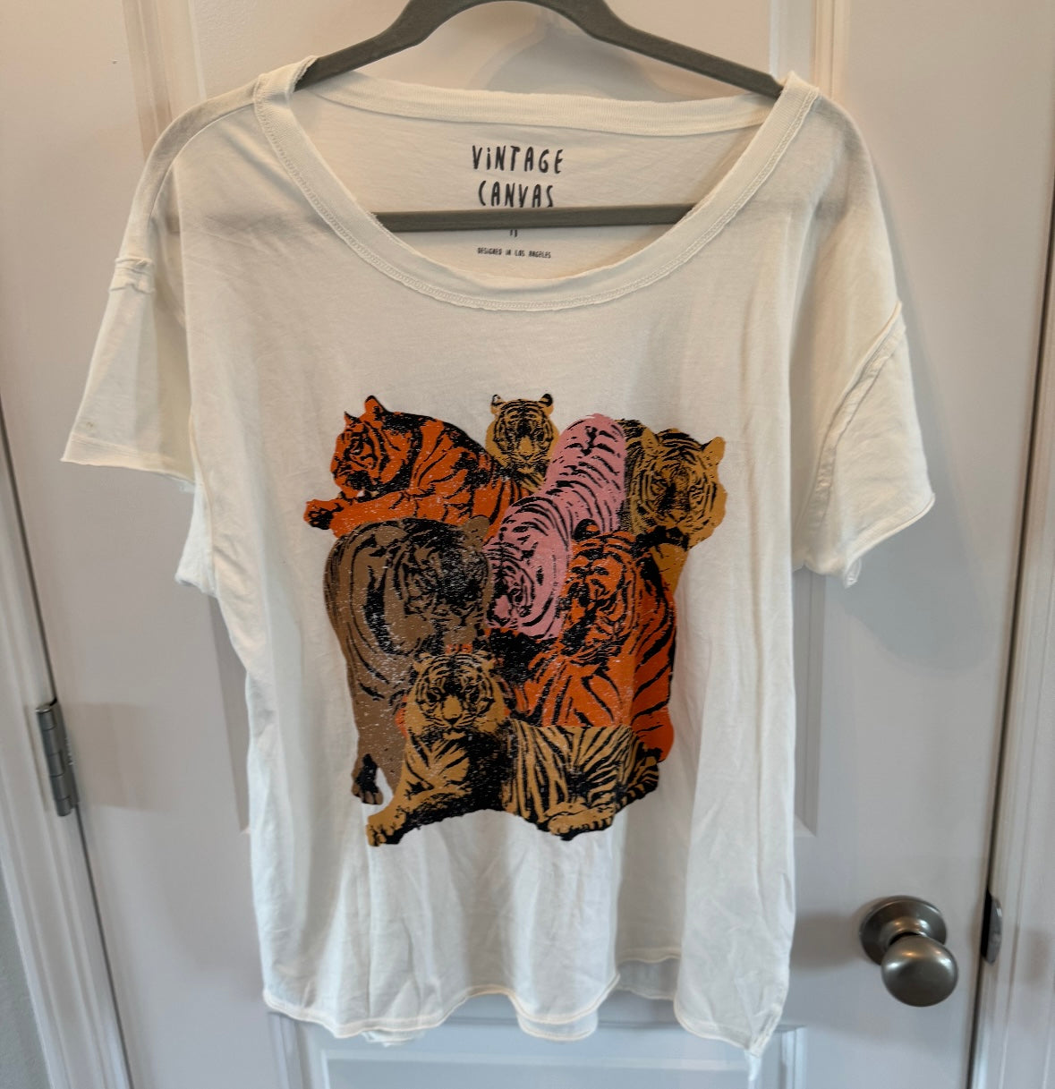 Vintage Canvas Graphic Tee Women’s Medium