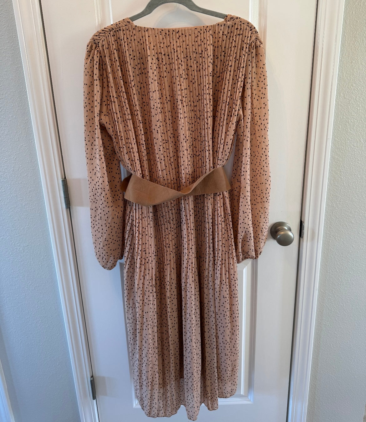 Pleated Belted Midi Dress Spotted Print Women’s Size Medium Mocha