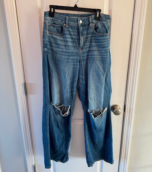 American Eagle Loose Fit Distressed Jeans Women’s Size 6 Regular