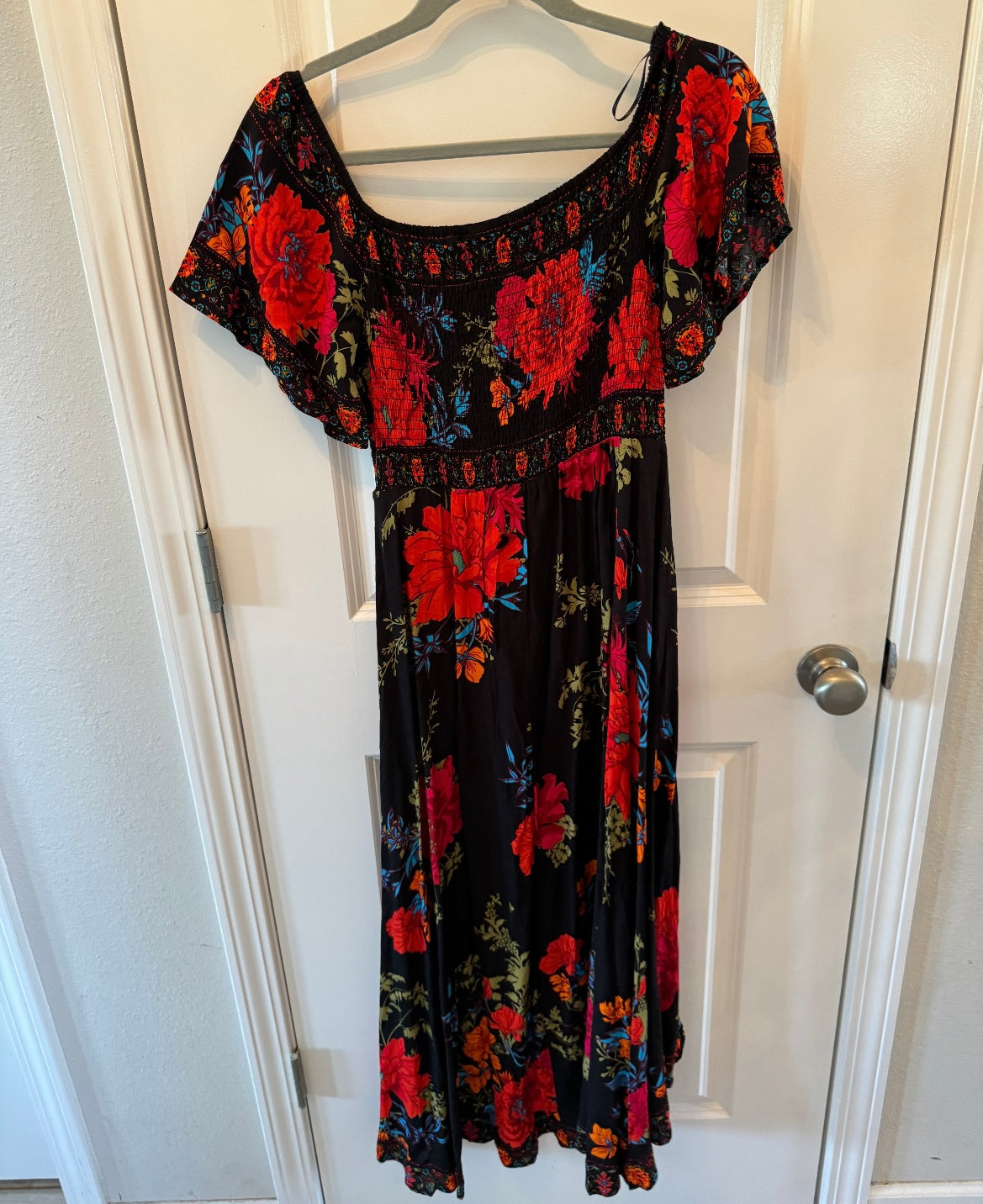 Vici VNeck Floral Dress w Front Slit Women’s Size Medium Black