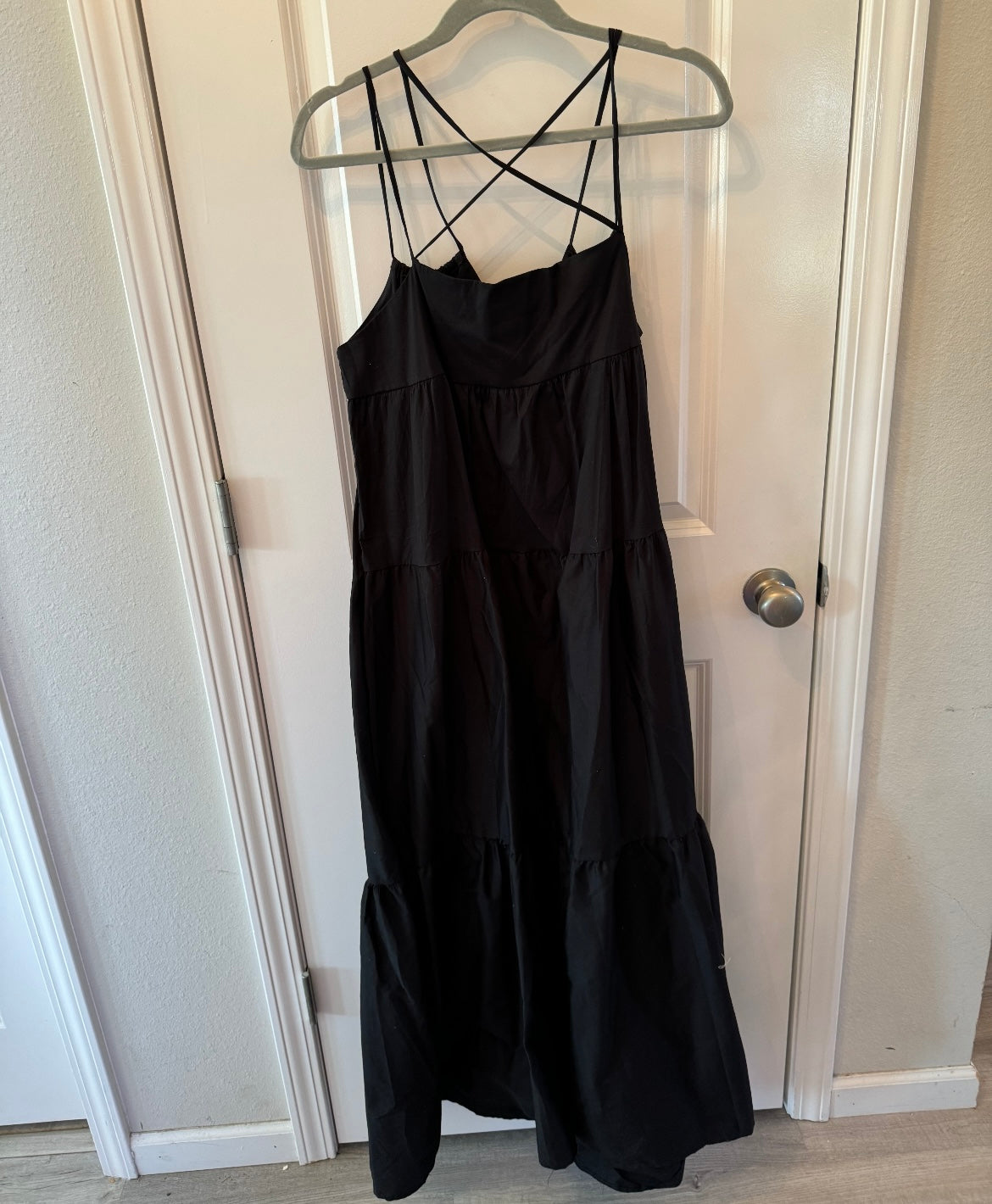 Bucket List Strappy Tiered Dress Women’s Size Large Black