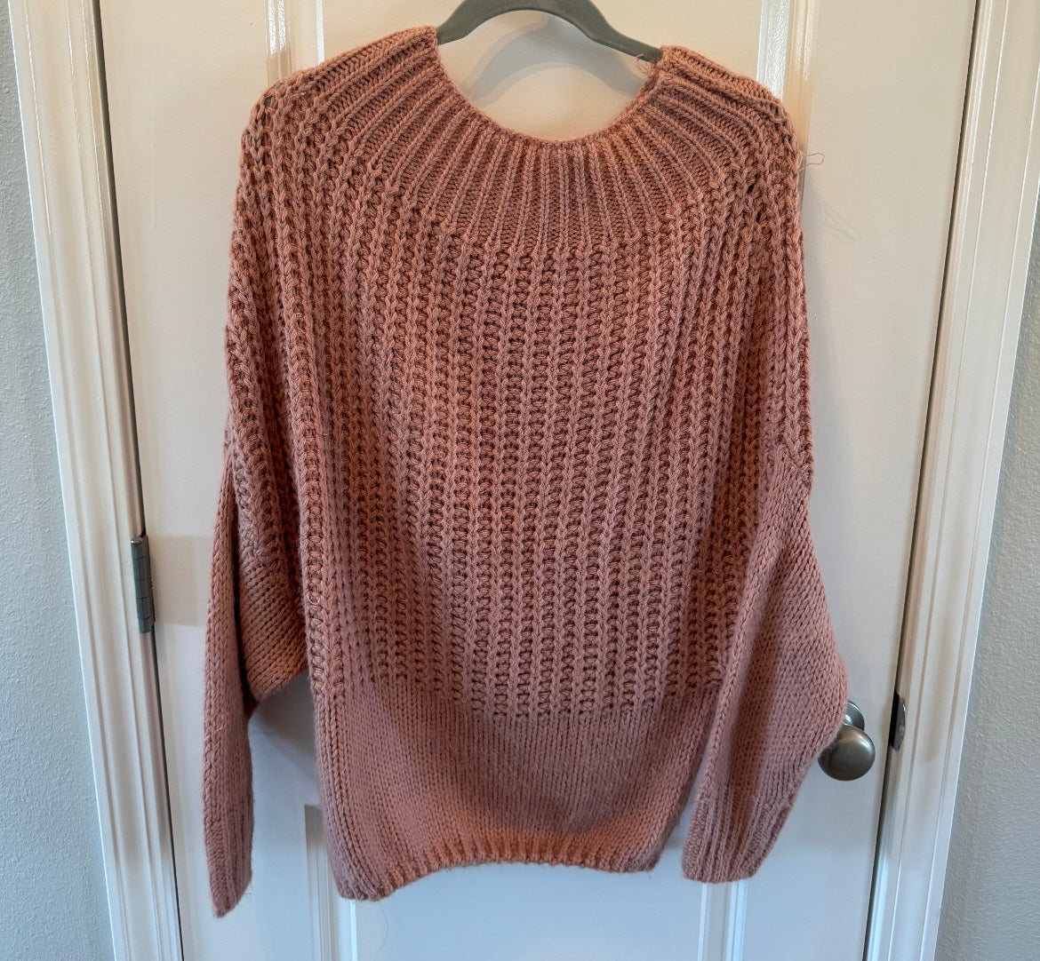 Chunky Off the Shoulder Cable Knit Sweater Women’s Size Large Mauve