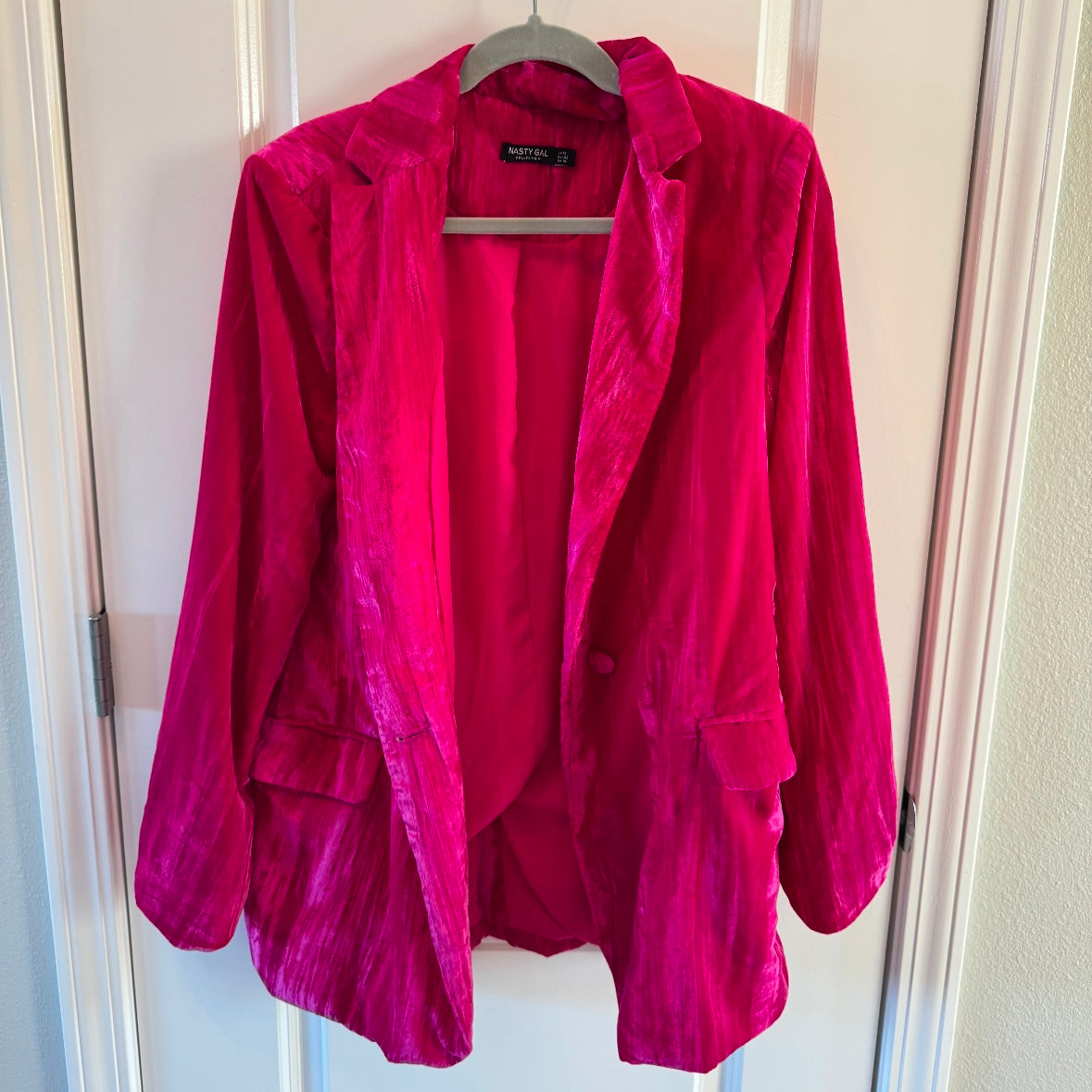 Nasty Gal Velvet Blazer Women’s Size 10 Hot Pink