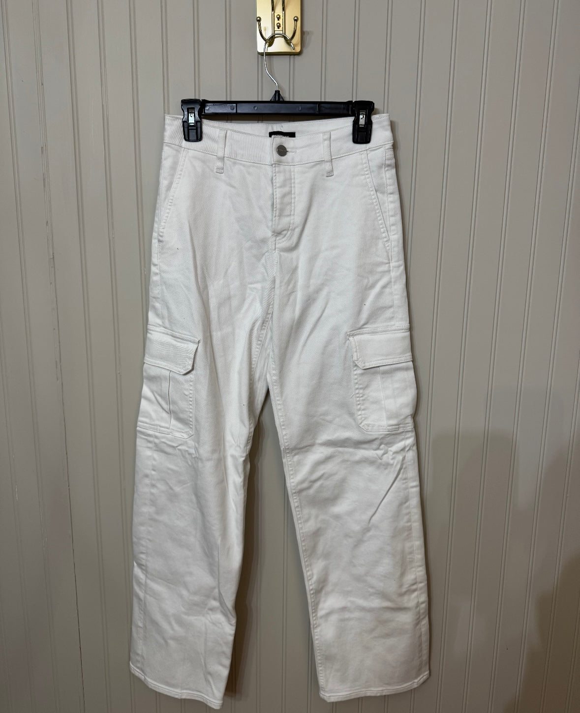 Express Low Rise Relaxed Straight Cargo Pants Women’s Size 0 Reg White