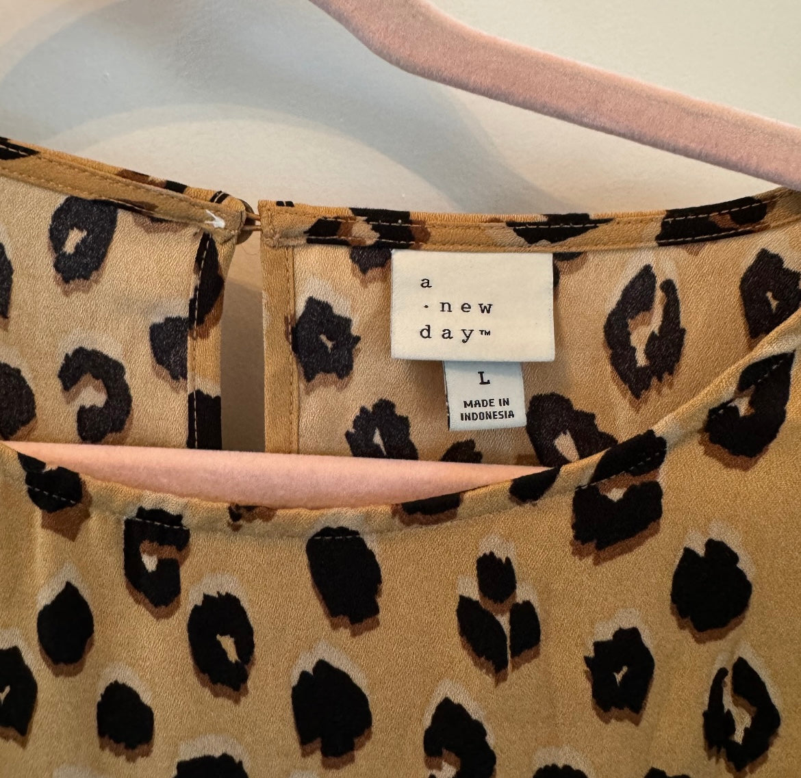 A New Day Leopard Print Top Women’s Size Large Tan