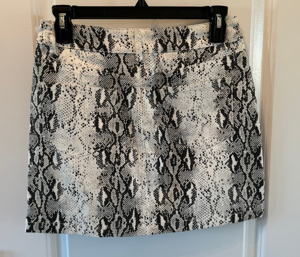 Cotton Candy LA Snakeskin Print Mini Skirt Women’s Size Small Black White