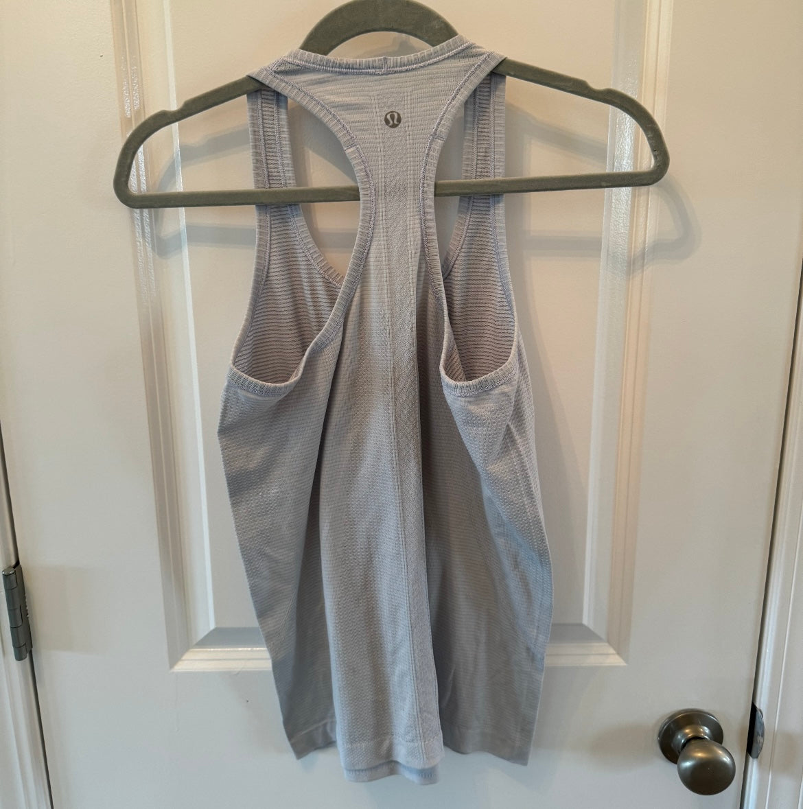 Lululemon Racer Back Active Tank Women’s Size 8 Light Gray