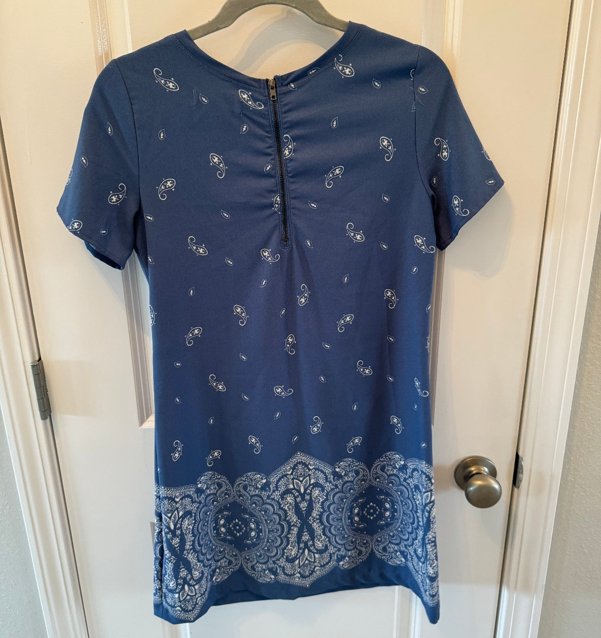 Abercrombie & Fitch Paisley Bandana Print Shift Dress w Exposed Zipper Women’s Size Small Blue