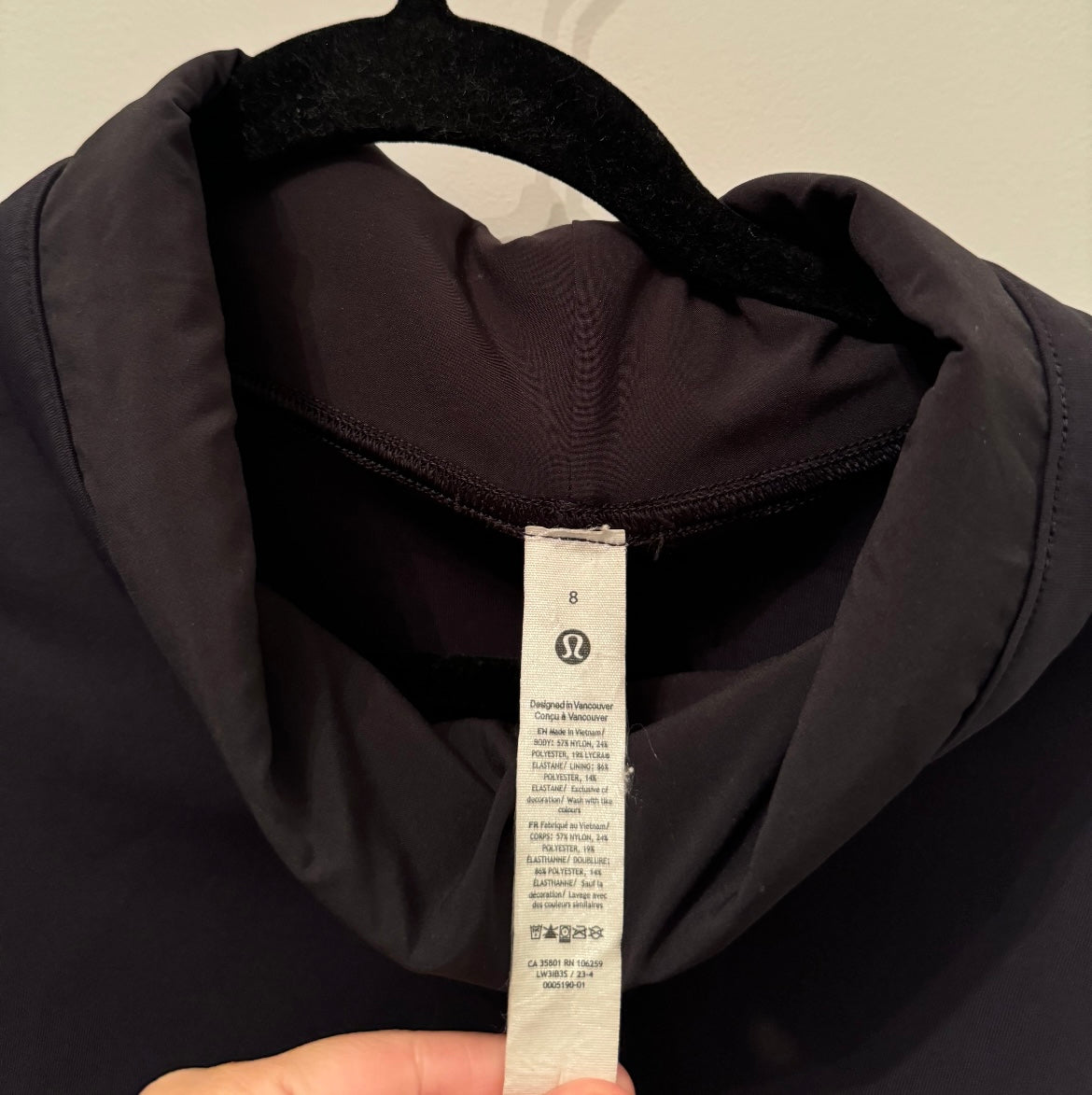 Lululemon Funnel Neck Pullover Women’s 8 Black